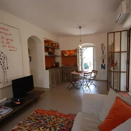 Sleeps 3 Air Con Wifi *