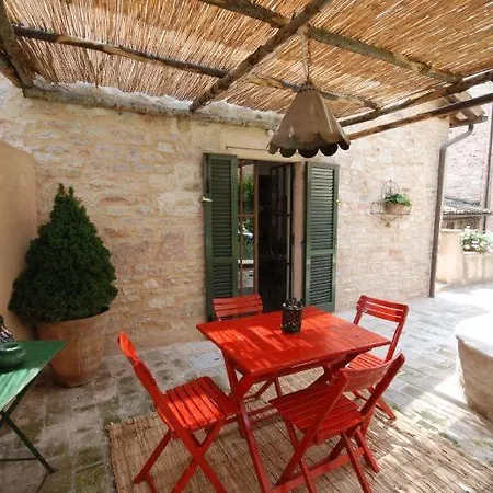 Sleeps 3 Air Con Wifi